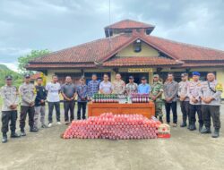 [17:33, 11/29/2025] bang dayat humaz: Kegiatan bakti sosial Polda NTB yang dirangkaikan dengan pendampingan pembagian Sisa Hasil Usaha (SHU) Koperasi Salonong Bukit Lestari berlangsung sukses pada hari Senin (17/11) di halaman Kantor Bupati Sumbawa. Acara ini dihadiri oleh 3.403 anggota koperasi yang berasal dari 29 desa di 5 kecamatan wilayah pertambangan.   Hadir dalam kegiatan tersebut Kapolda NTB Irjen Pol Hadi Gunawan, S.H., S.I.K., Gubernur NTB H. Lalu Muhammad labal, serta perwakilan Kementerian ESDM yang diwakili oleh Komjen Pol Yudhiawan, S.I.K., S.H., M.H., M.Si. Acara juga dikuti secara daring oleh BP Taskin Budiman Sujatmiko, dan turut dihadiri oleh para pimpinan daerah, para Kapolda dari beberapa provinsi, serta para stakeholder dari berbagai wilayah.   Melalui kegiatan bakti sosial… [17:51, 11/29/2025] bang dayat part 2: Up policetube [17:59, 11/29/2025] bang fikru 2: Amplifikasi Polres Dompu:  Instagram:   Facebook: https://www.facebook.com/share/v/17XH9Hr4gA/?mibextid=wwXIfr  Tiktok: https://vt.tiktok.com/ZSfCqbuDK/  Youtube: https://youtu.be/y23waA22oRU?si=JuB1e88P0eem7va1 [18:00, 11/29/2025] bang dayat part 2: Ig? [18:00, 11/29/2025] bang fikru 2: Masih otw bang [18:02, 11/29/2025] bang dayat part 2: https://youtu.be/y23waA22oRU?si=JuB1e88P0eem7va1 [18:02, 11/29/2025] bang dayat part 2: Tambah ini [18:15, 11/29/2025] ecclesia: https://policetu.be/watch/NJ9OfBsOJo3773TNFXHp [18:15, 11/29/2025] ecclesia: itu Police Tube nya [18:27, 11/29/2025] bang fikru 48: https://www.instagram.com/reel/DRovGkakUmx/?igsh=ZWpkcXM0OGd1aGp0 [18:28, 11/29/2025] bang fikru 2: Amplifikasi Polres Dompu:  Instagram: https://www.instagram.com/reel/DRovGkakUmx/?igsh=ZWpkcXM0OGd1aGp0   Facebook: https://www.facebook.com/share/v/17XH9Hr4gA/?mibextid=wwXIfr  Tiktok: https://vt.tiktok.com/ZSfCqbuDK/  Youtube: https://youtu.be/y23waA22oRU?si=JuB1e88P0eem7va1  Policetube: https://policetu.be/watch/NJ9OfBsOJo3773TNFXHp [18:28, 11/29/2025] bang fikru 2: Ini bang paket komplit @bang dayat part 2 @bang dayat humaz [19:23, 11/29/2025] bang defan humas: BHABINKAMTIBMAS DESA HU’U LAKUKAN PEMANTAUAN LAHAN JAGUNG, DUKUNG PROGRAM KETAHANAN PANGAN NASIONAL  Dompu – Bhabinkamtibmas Desa Hu’u Polsek Hu’u AIPDA M. Husnin melaksanakan kegiatan pemantauan warga binaan di lahan pertanian jagung bertempat di Dusun Cangga, Desa Hu’u, pada Sabtu, 29 November 2025 sekitar pukul 09.20 Wita.  Pada giat tersebut, AIPDA M. Husnin menyambangi para petani yang tengah melakukan aktivitas penanaman jagung di lahan milik Bapak Salahudin dengan luas sekitar 3 hektar, yang saat ini ditanami benih jagung ADV JAGO sesuai pola tanam Kuartal I Tahun 2025.  Selain melakukan pemantauan, Bhabinkamtibmas juga memberikan motivasi dan semangat kepada para petani agar terus meningkatkan produktivitas sebagai bagian dari mendukung Program Ketah… [19:33, 11/29/2025] bang defan humas: PERANG TERBUKA TERHADAP MIRAS! POLSEK PEKAT MUSNAHKAN BARANG BUKTI DALAM JUMLAH BESAR
