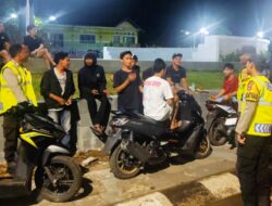 Polsek Taliwang melaksanakan patroli dialogis di sejumlah titik strategis di seputaran Kota
