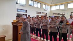 Binrohtal Personel Polres Bima Kota, Laksanakan Salat Gaib untuk Korban Banjir